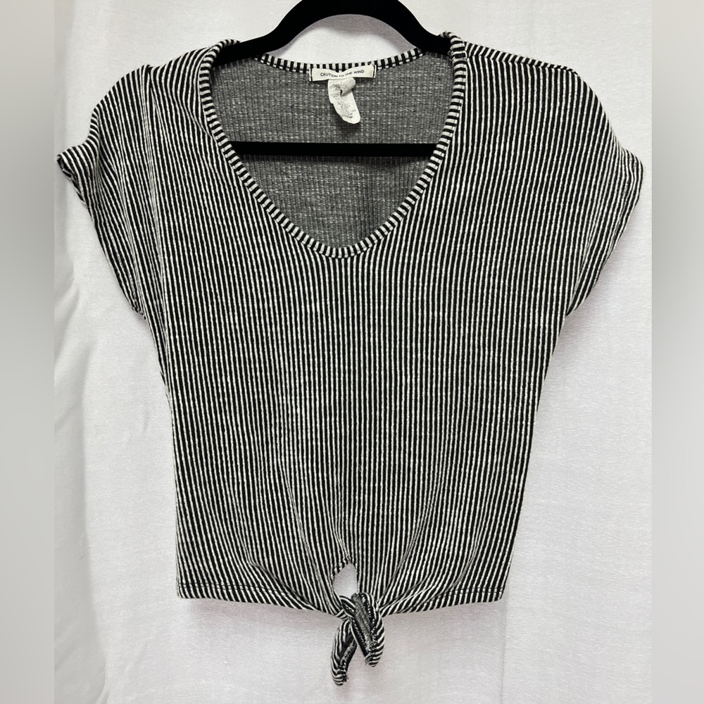 Tie Front Cropped Short Sleeve